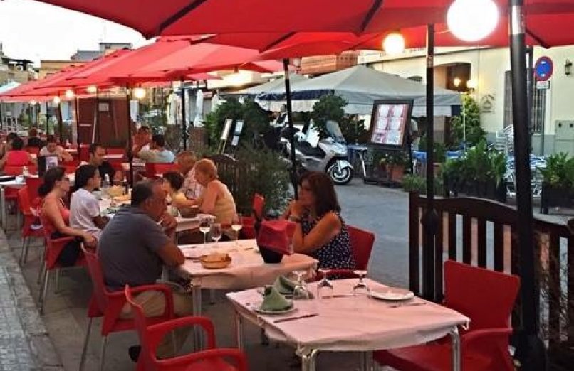 terraza en restaurante el palmar