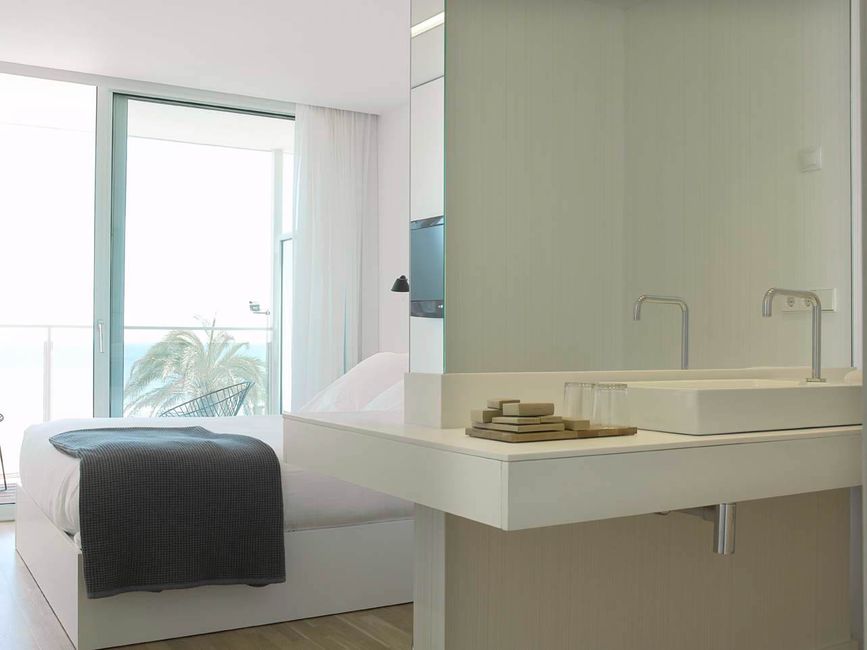 Meraki Beach Hotel
