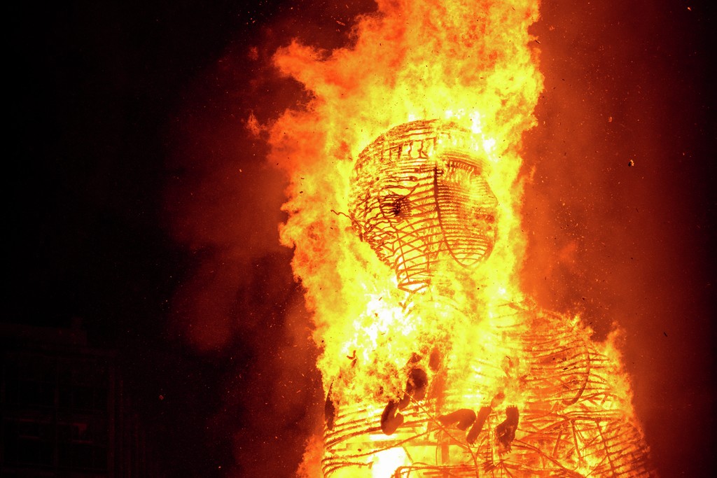 Imagen de una falla ardiendo