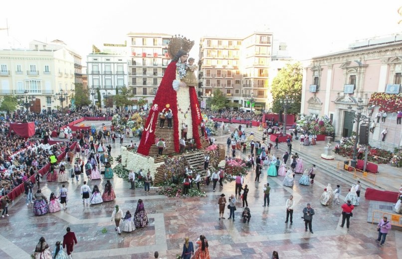 plaza de la virgen ofrenda de fallas