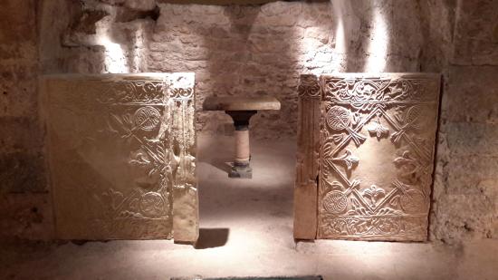 Cripta Arqueológica de la Cárcel de San Vicente Mártir