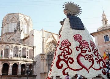 plaza de la virgen ofrenda de fallas