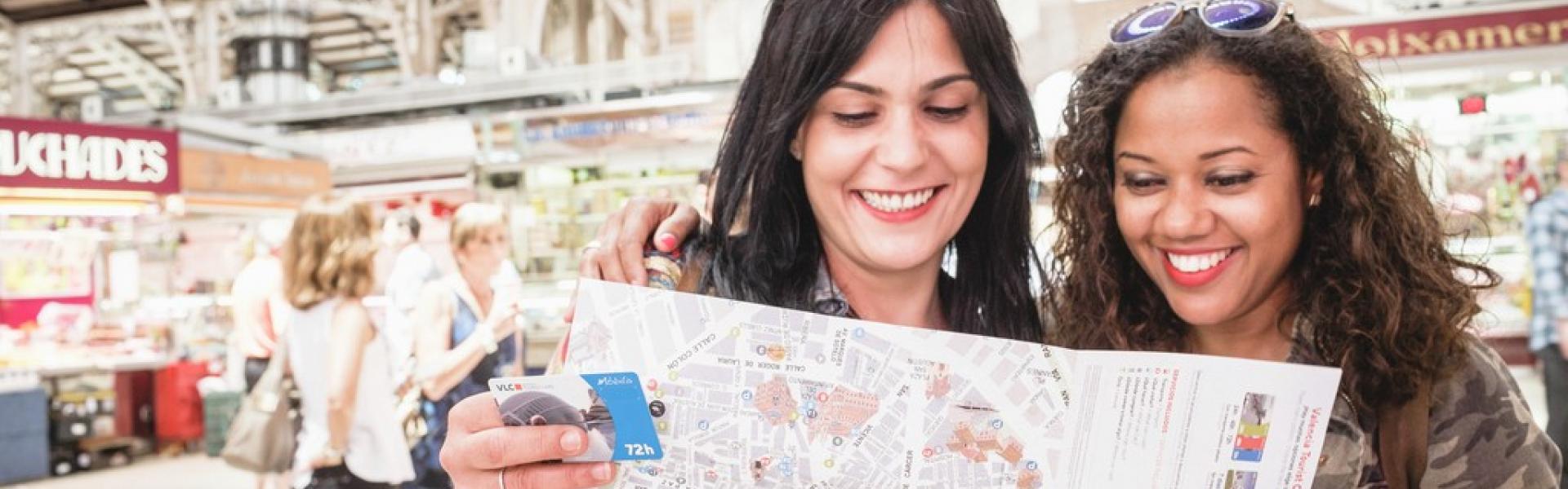 Pareja con la Valencia Tourist Card